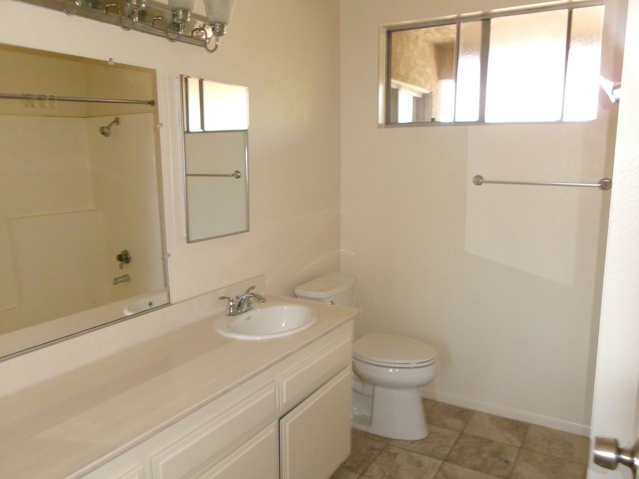 15713 Blaine Ave - Photo 6 of 8