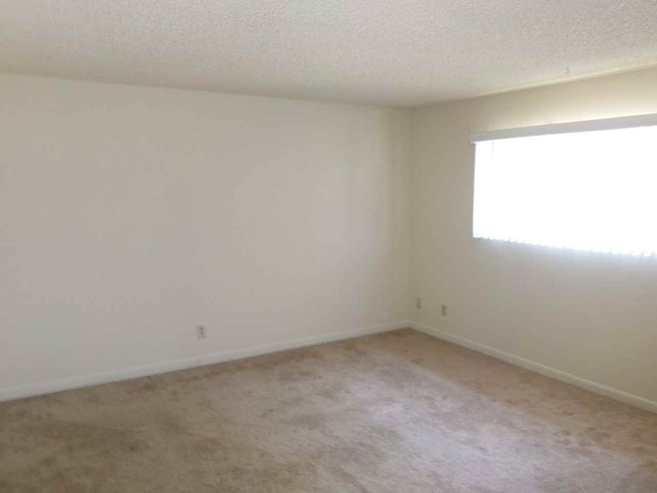 15713 Blaine Ave - Photo 7 of 8