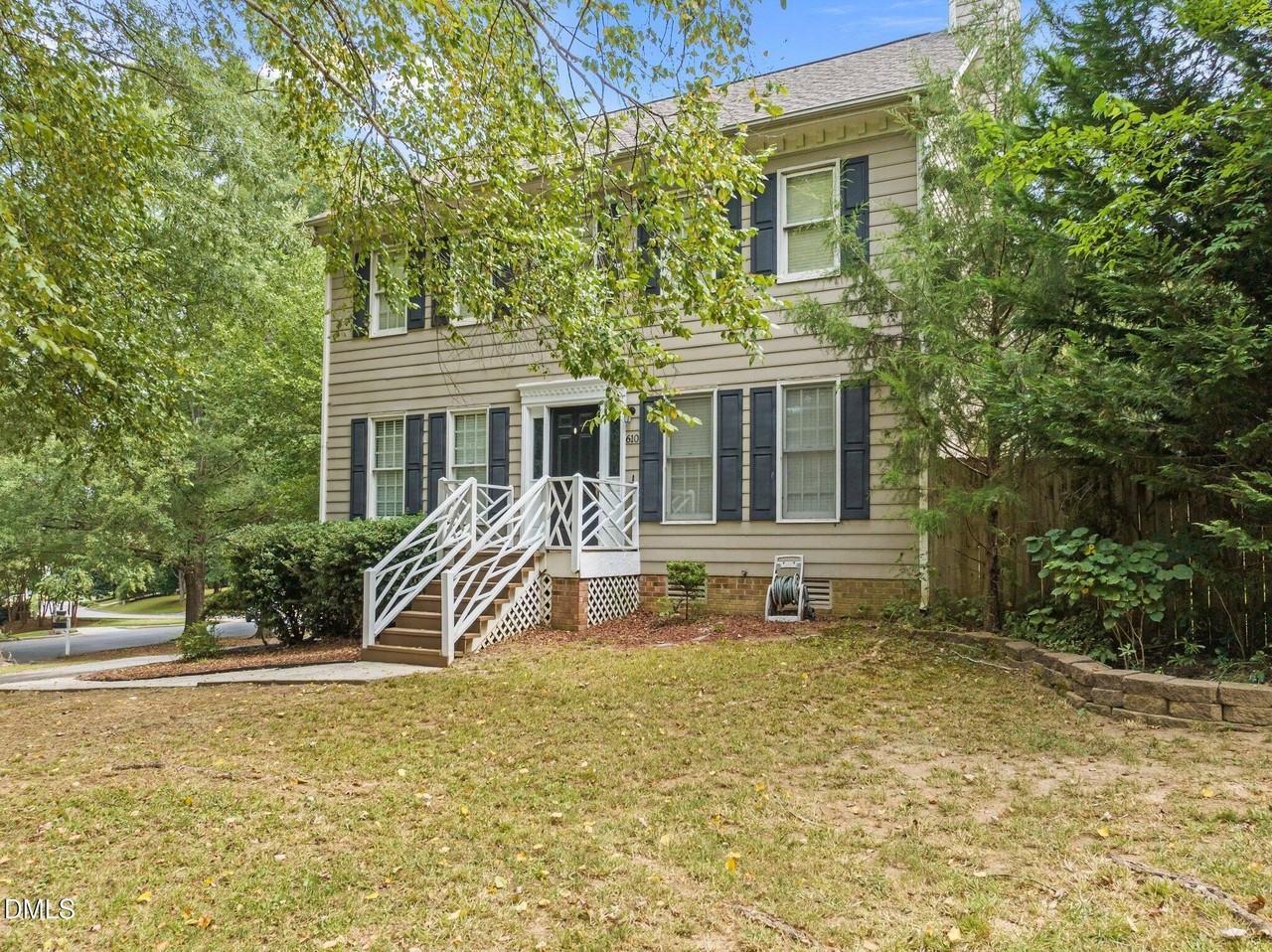 610 Woods Mill Cir - Photo 2 of 42