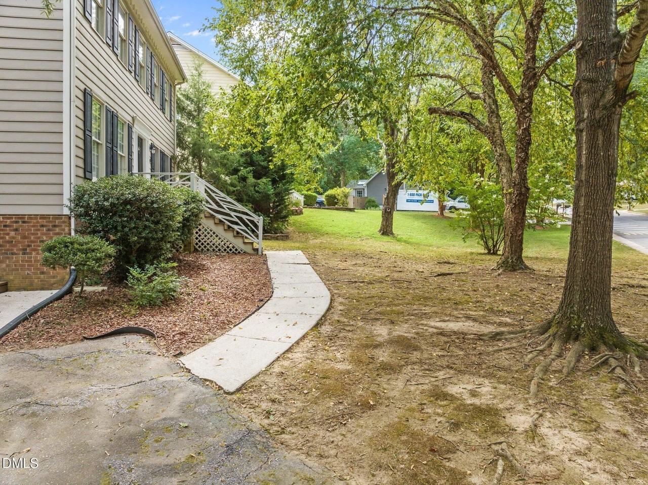 610 Woods Mill Cir - Photo 6 of 42