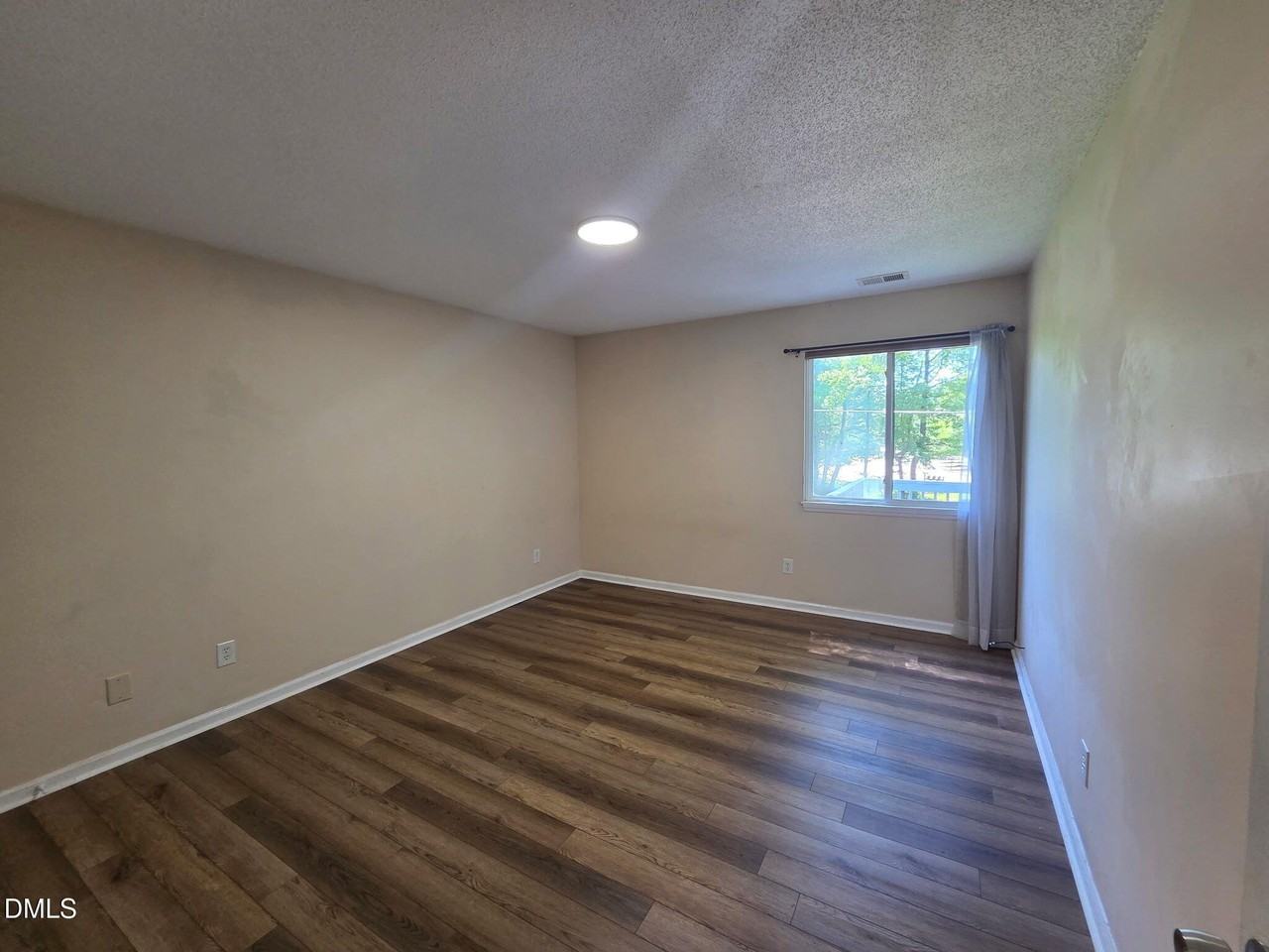906 W Chatham St - Photo 5 of 14