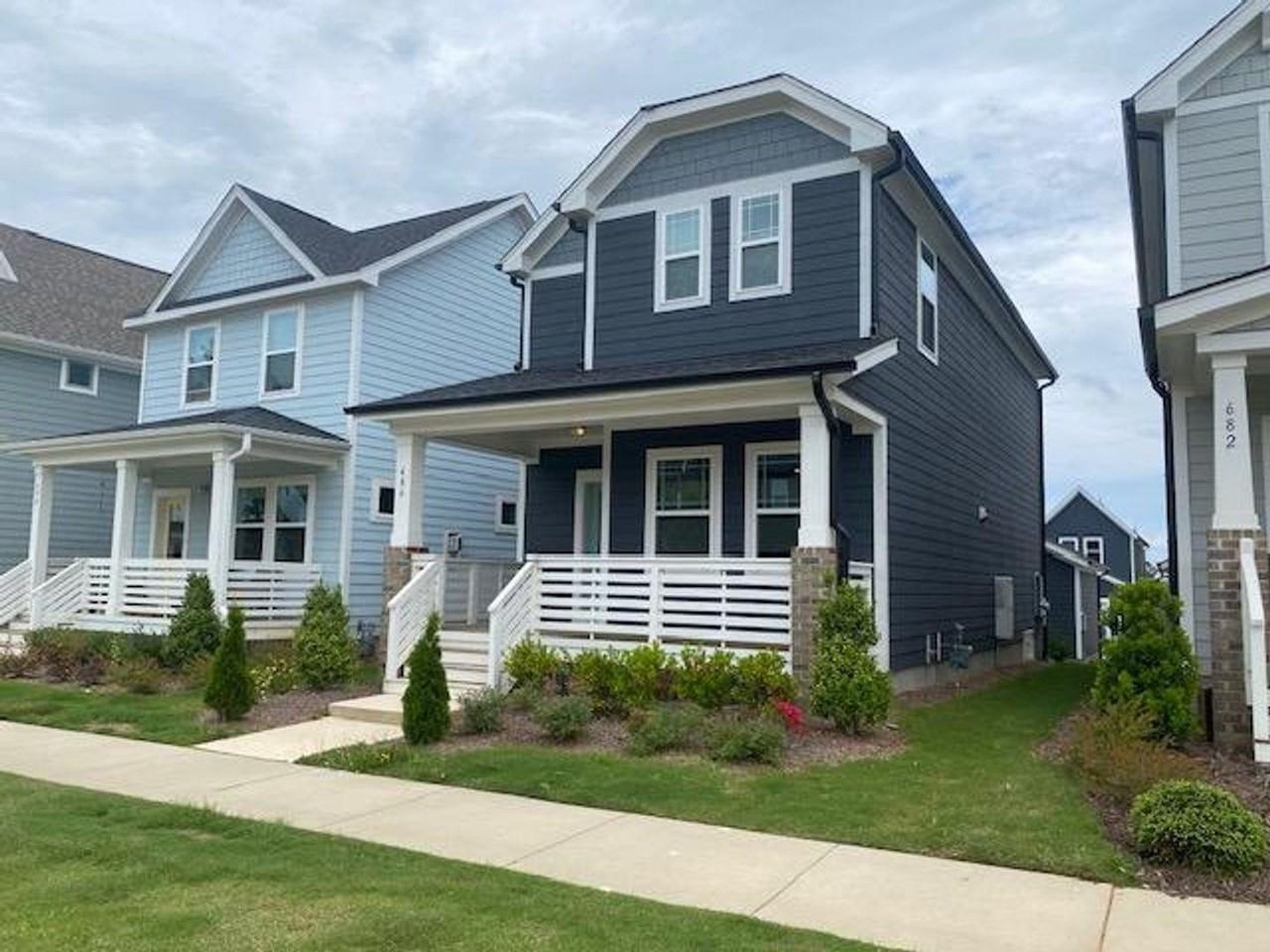 686 Vine Pkwy - Photo 2 of 24