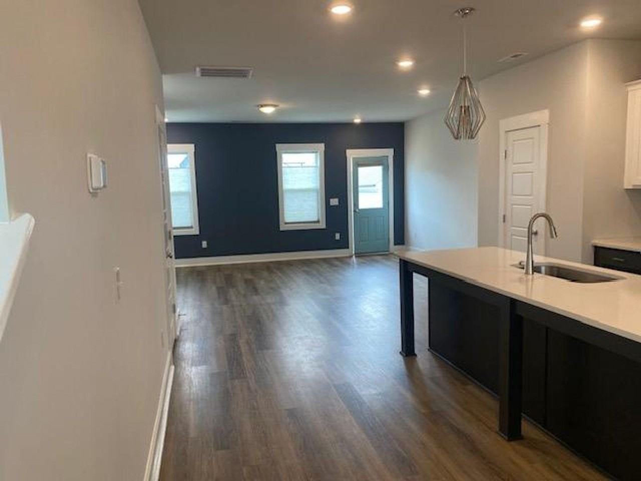 686 Vine Pkwy - Photo 3 of 24