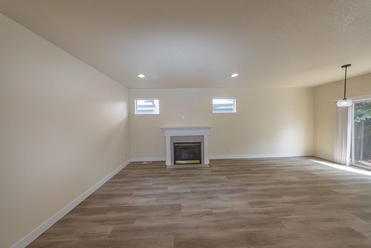 13815 Ne 63rd St - Photo 3 of 19