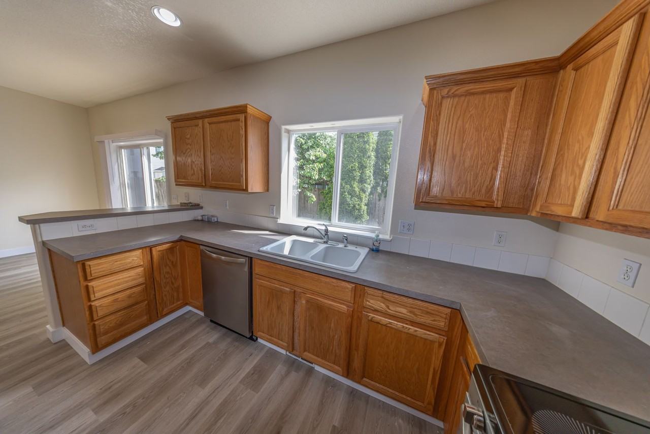 13815 Ne 63rd St - Photo 7 of 19