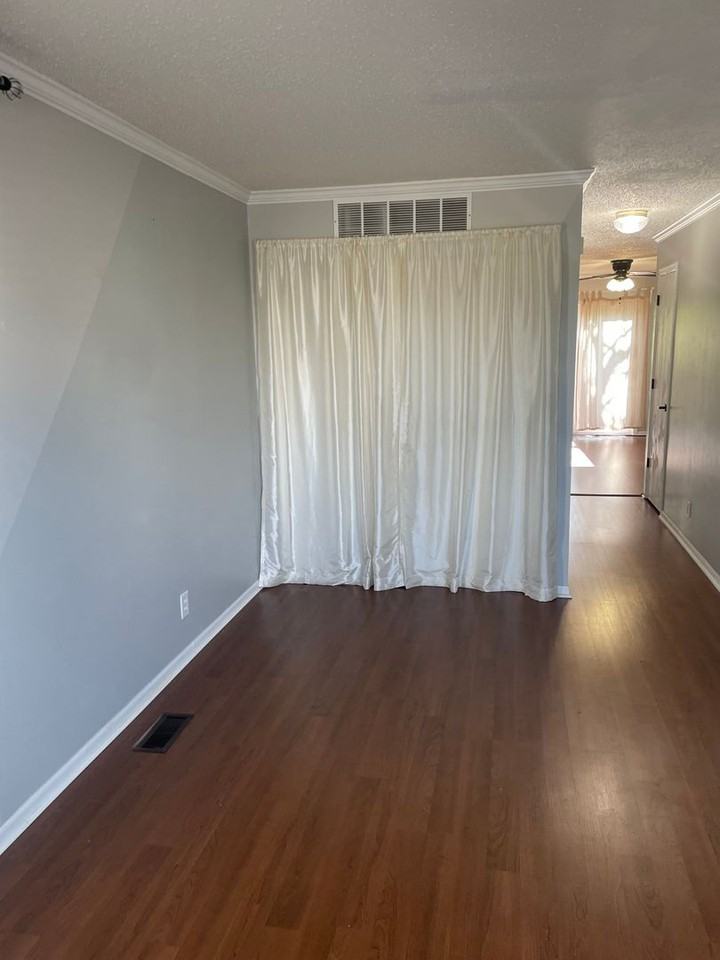 2134 Oakcrest Cir - Photo 3 of 17