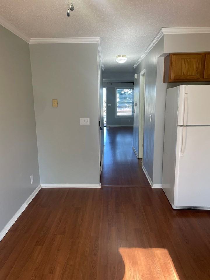 2134 Oakcrest Cir - Photo 4 of 17