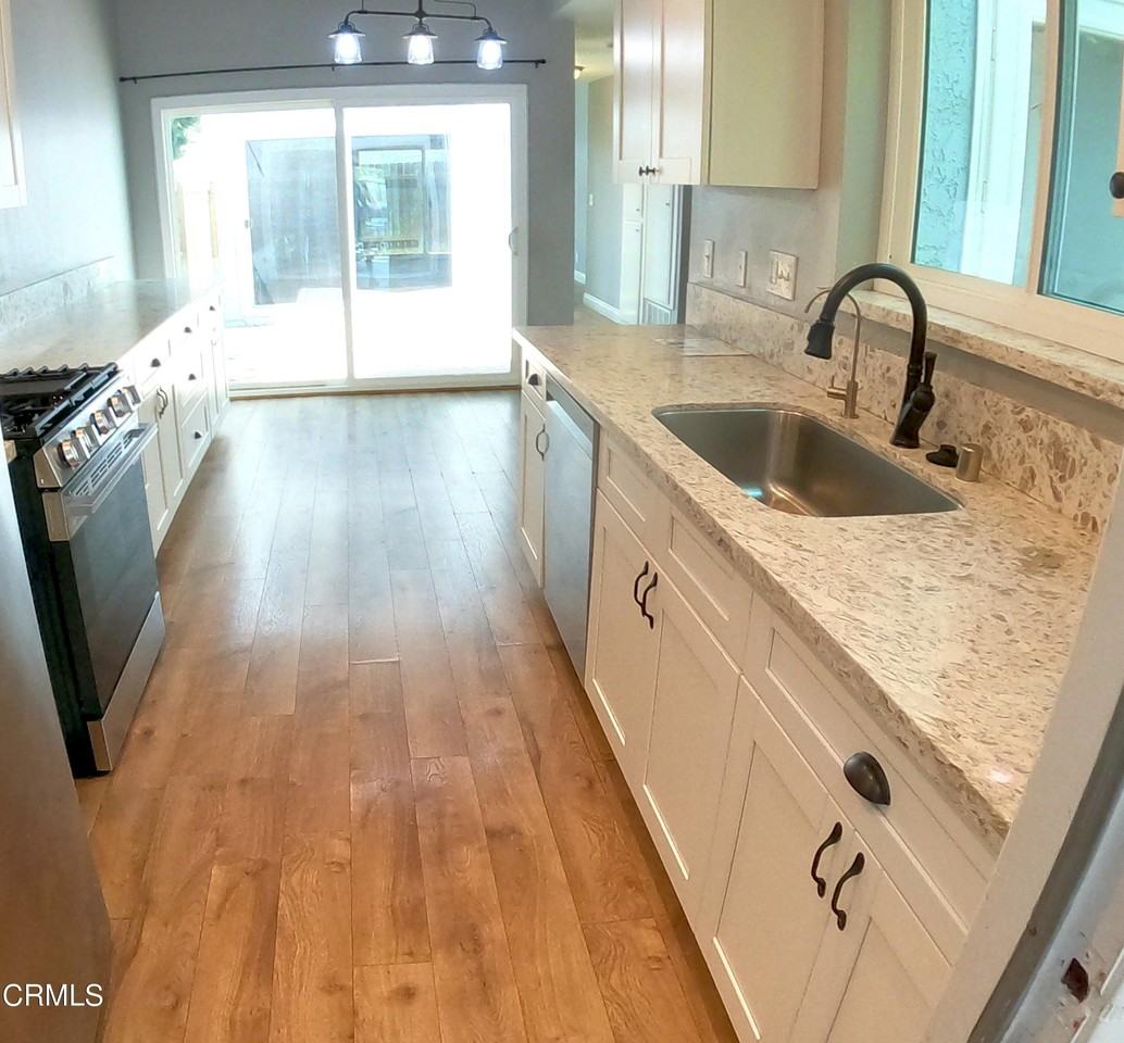 491 Harbor Lights Ln - Photo 4 of 16