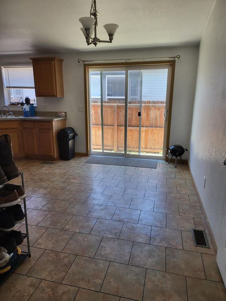 1756 Truman St - Photo 4 of 11