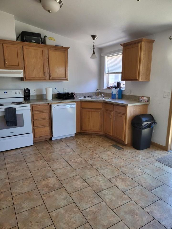 1756 Truman St - Photo 5 of 11
