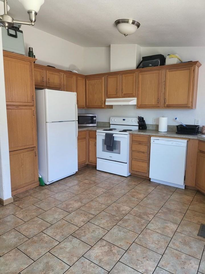 1756 Truman St - Photo 6 of 11