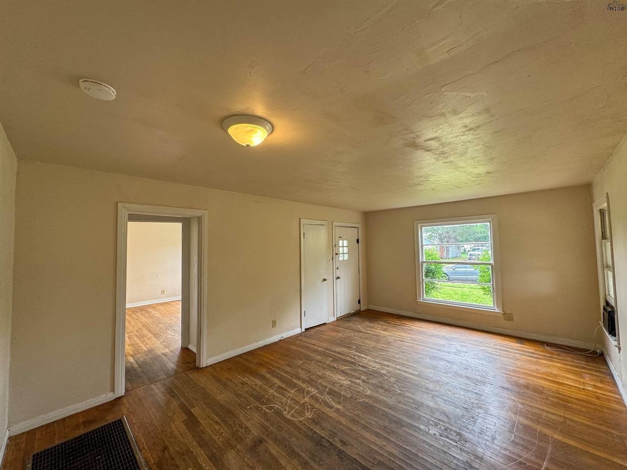 1672 Keeler Ave - Photo 2 of 12