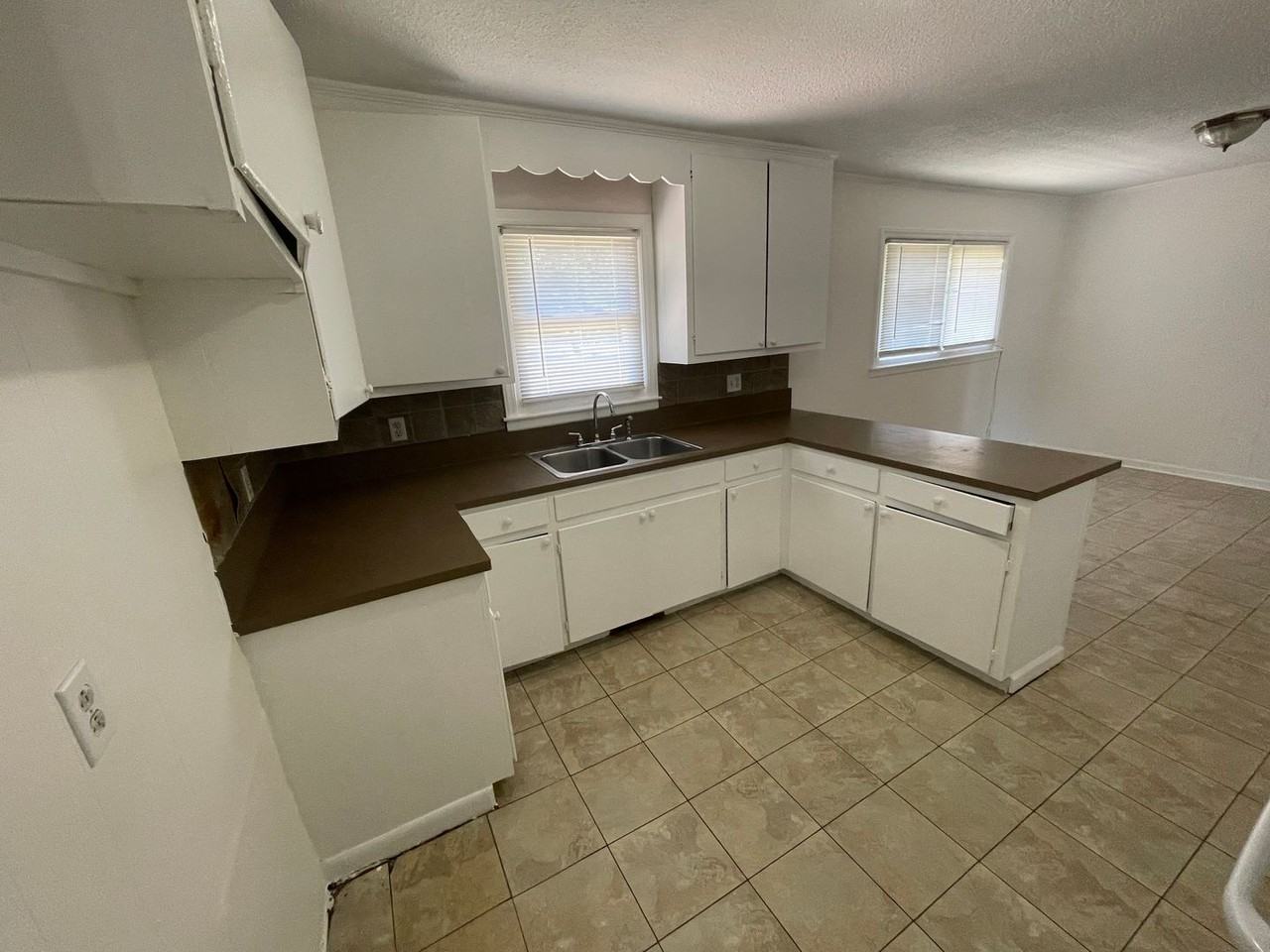 2026 S Morgan St - Photo 4 of 17