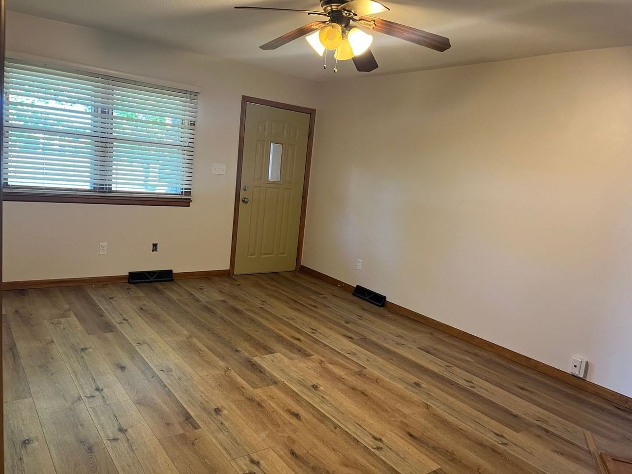 5210 Sw 19th Ter - Photo 2 of 9