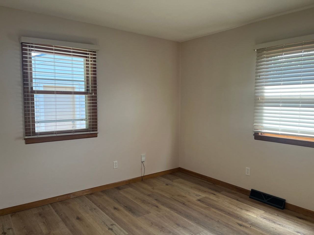 5210 Sw 19th Ter - Photo 5 of 9