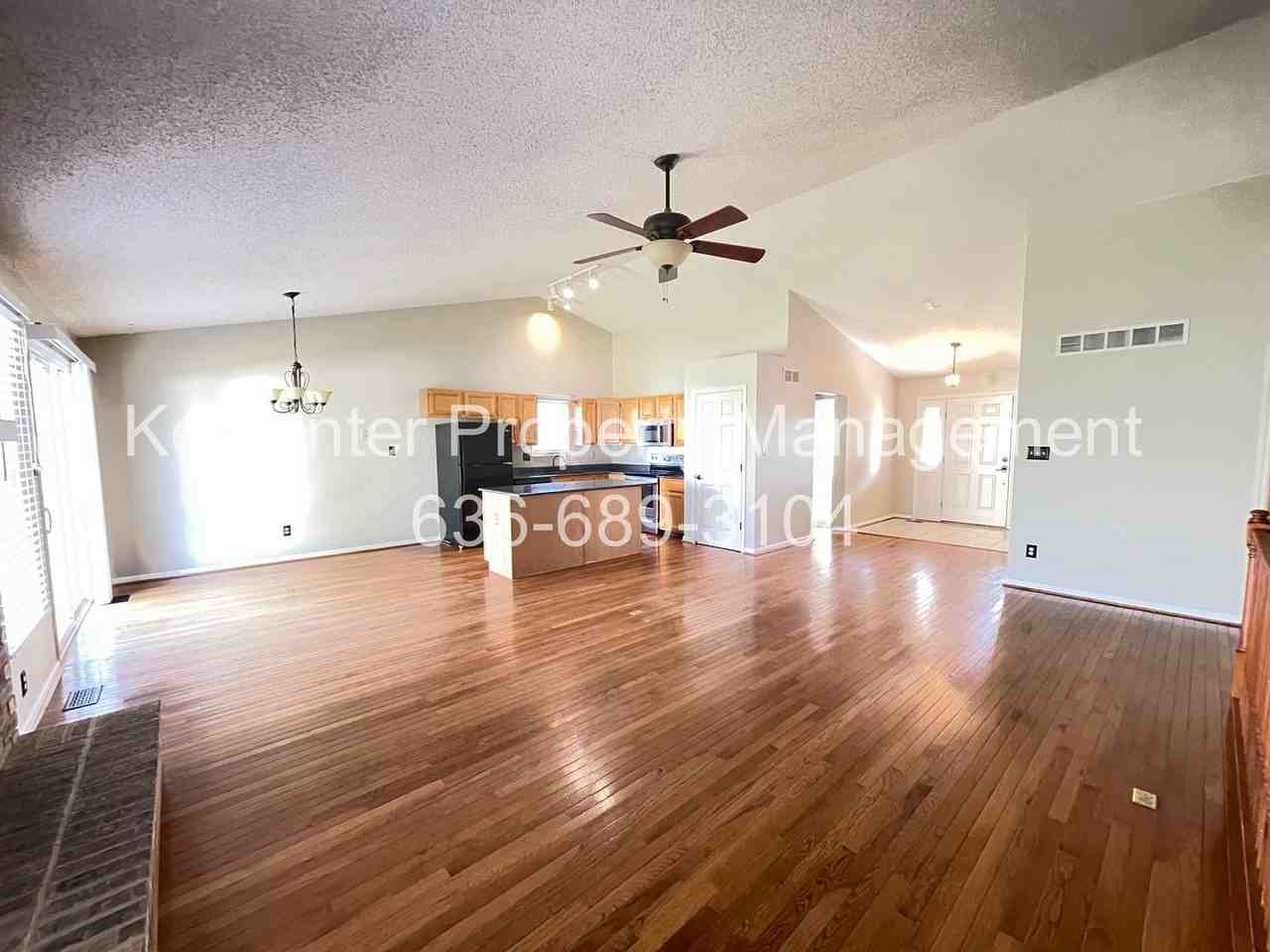 5015 Joshua Dr - Photo 3 of 17