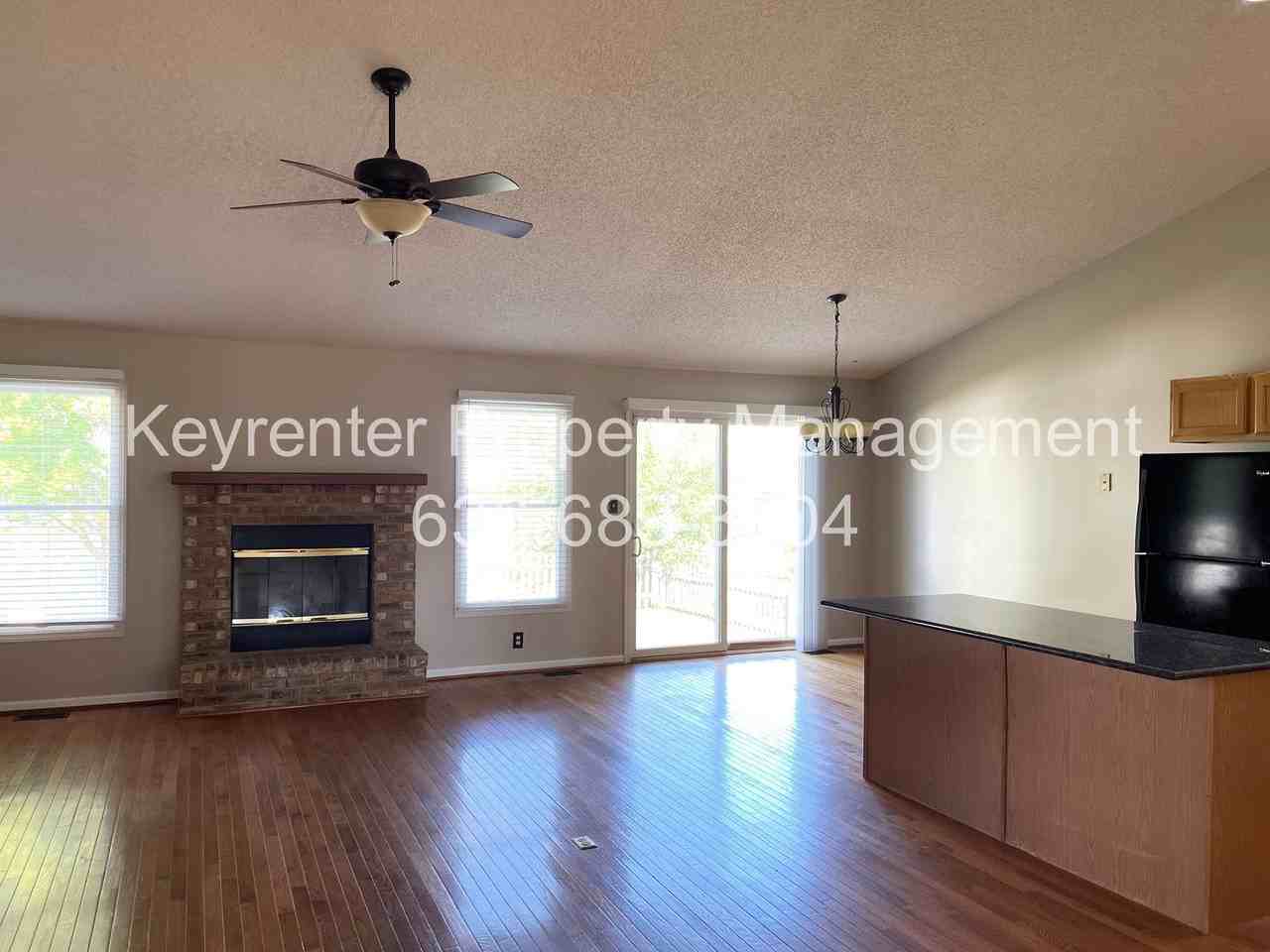 5015 Joshua Dr - Photo 4 of 17