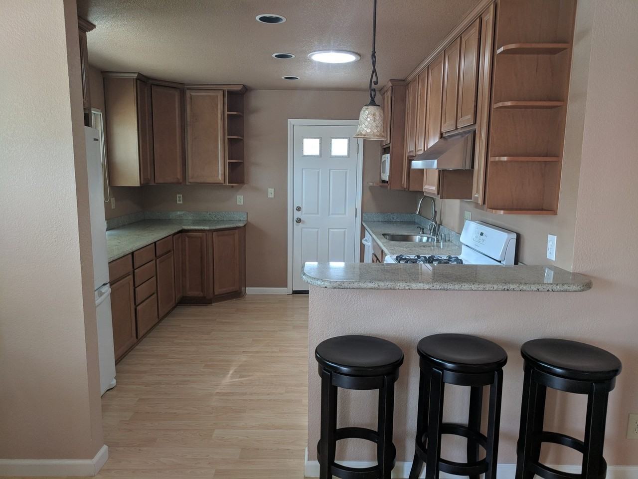 565 Smalley Ave - Photo 2 of 22