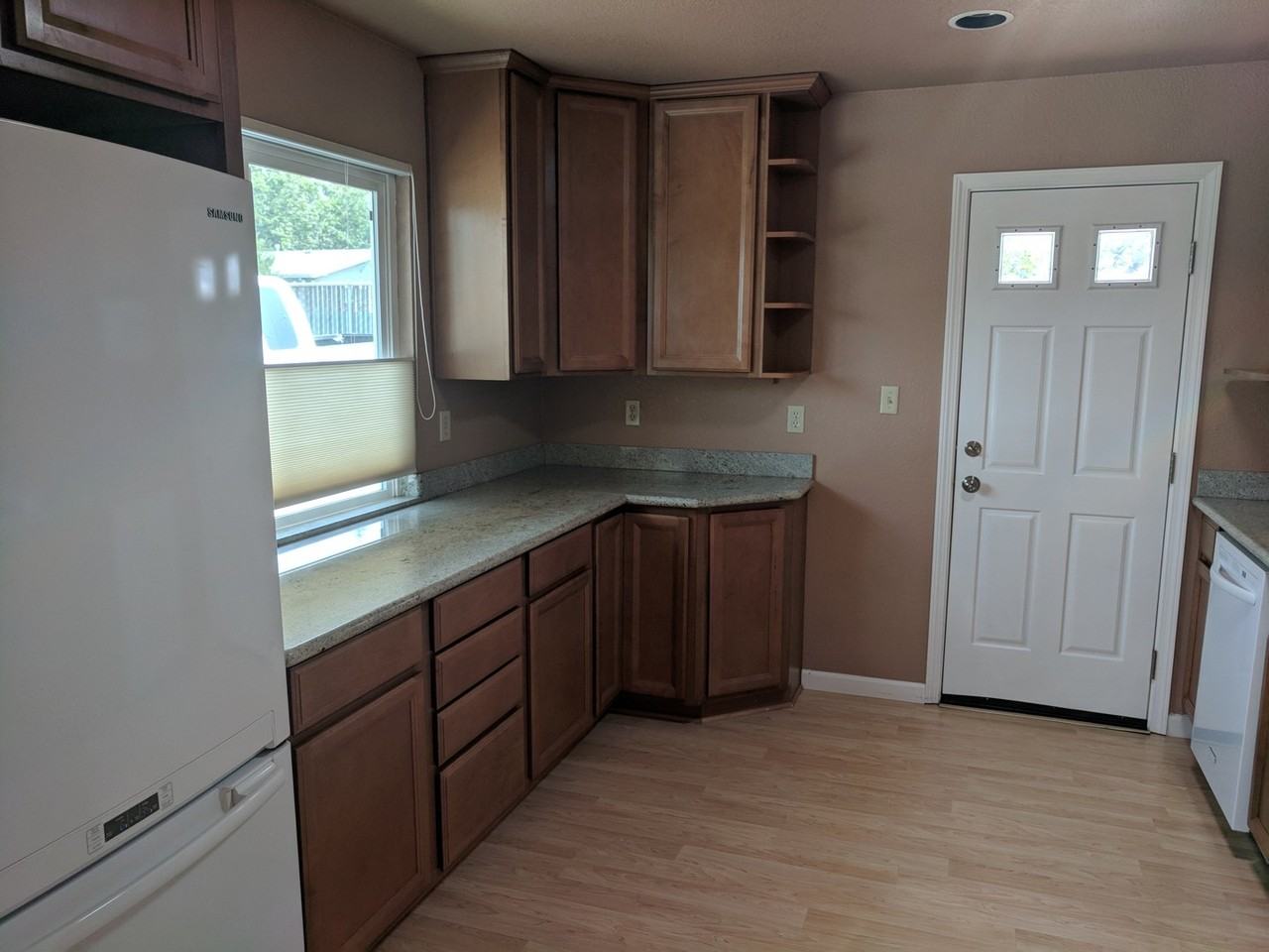 565 Smalley Ave - Photo 4 of 22