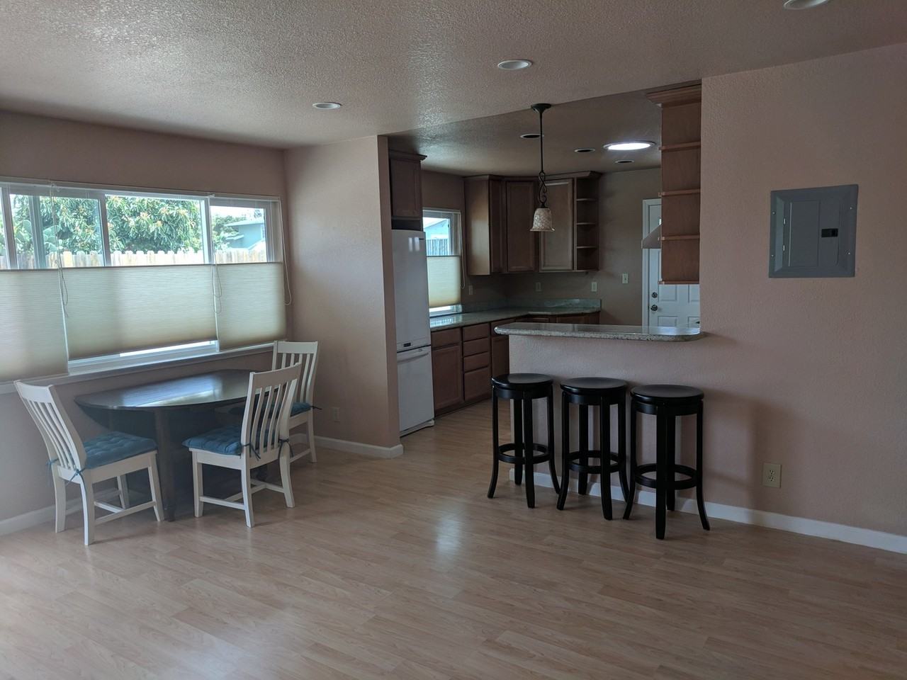 565 Smalley Ave - Photo 5 of 22