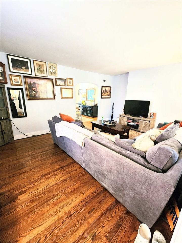 6533 Rosemoor St - Photo 2 of 9
