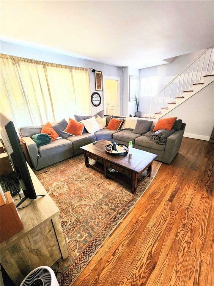 6533 Rosemoor St - Photo 3 of 9