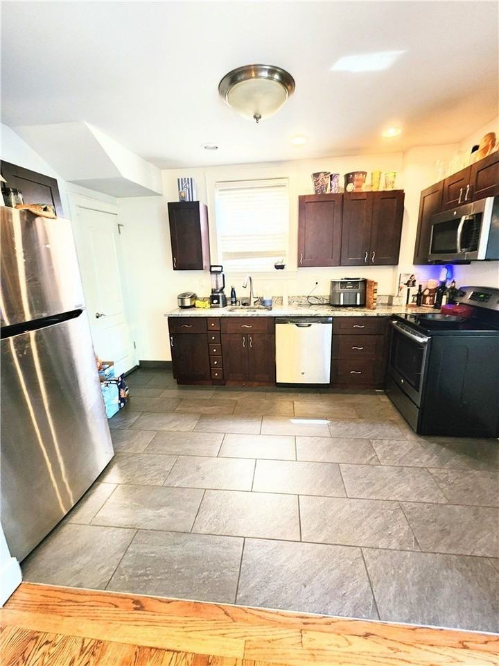 6533 Rosemoor St - Photo 5 of 9