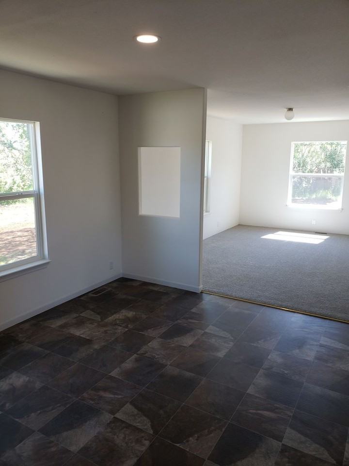 18266 Majestic View Dr - Photo 3 of 15
