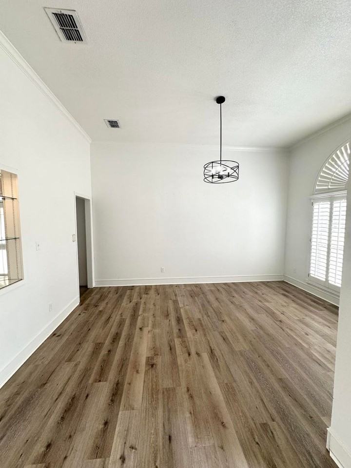 1800 Dukes Dr - Photo 2 of 19