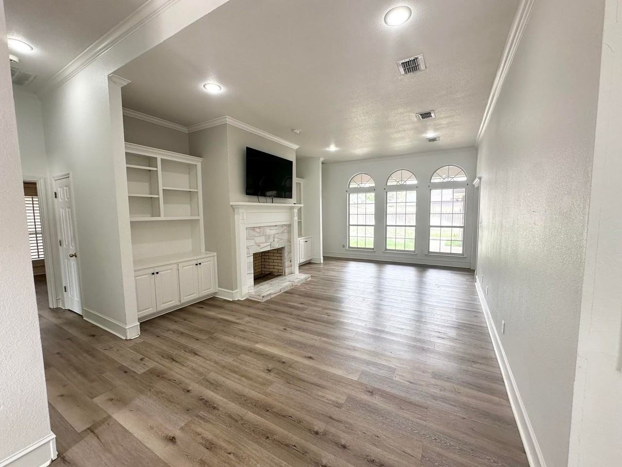 1800 Dukes Dr - Photo 3 of 19
