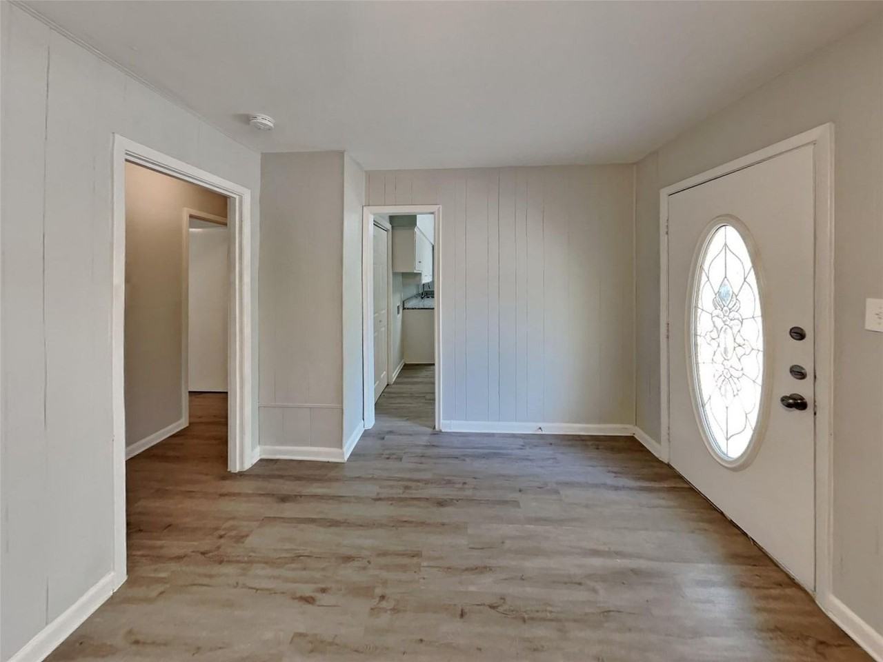 808 Laguna Dr - Photo 3 of 17