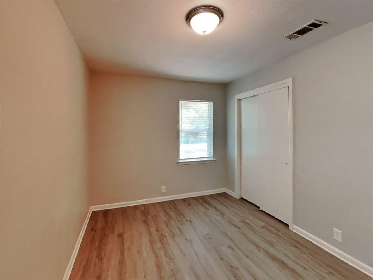 808 Laguna Dr - Photo 7 of 17