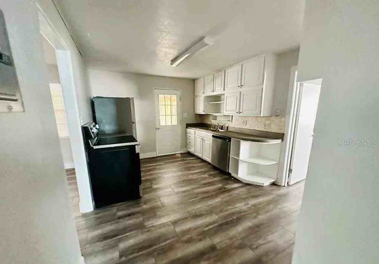 319 Golf Blvd - Photo 5 of 9