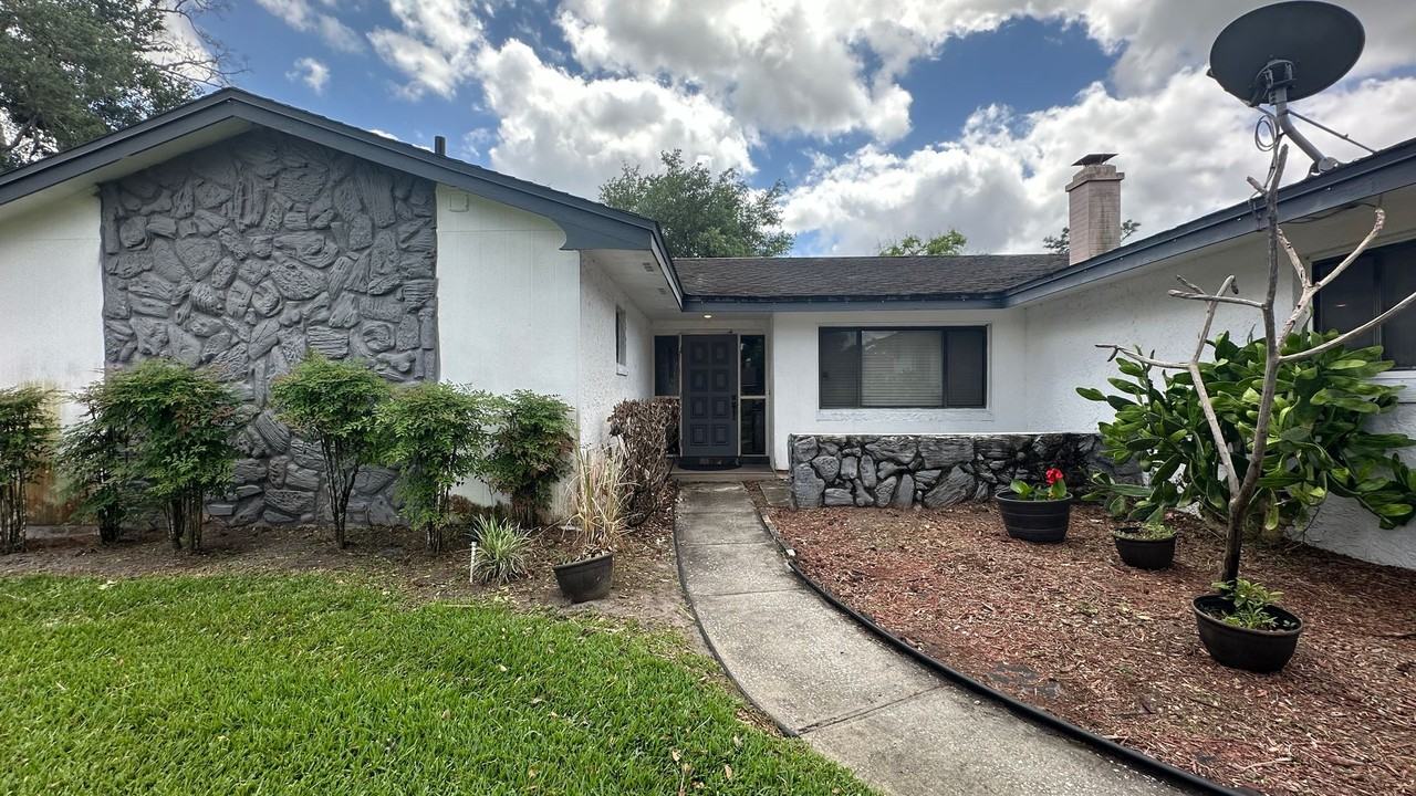 616 Iris St - Photo 3 of 31