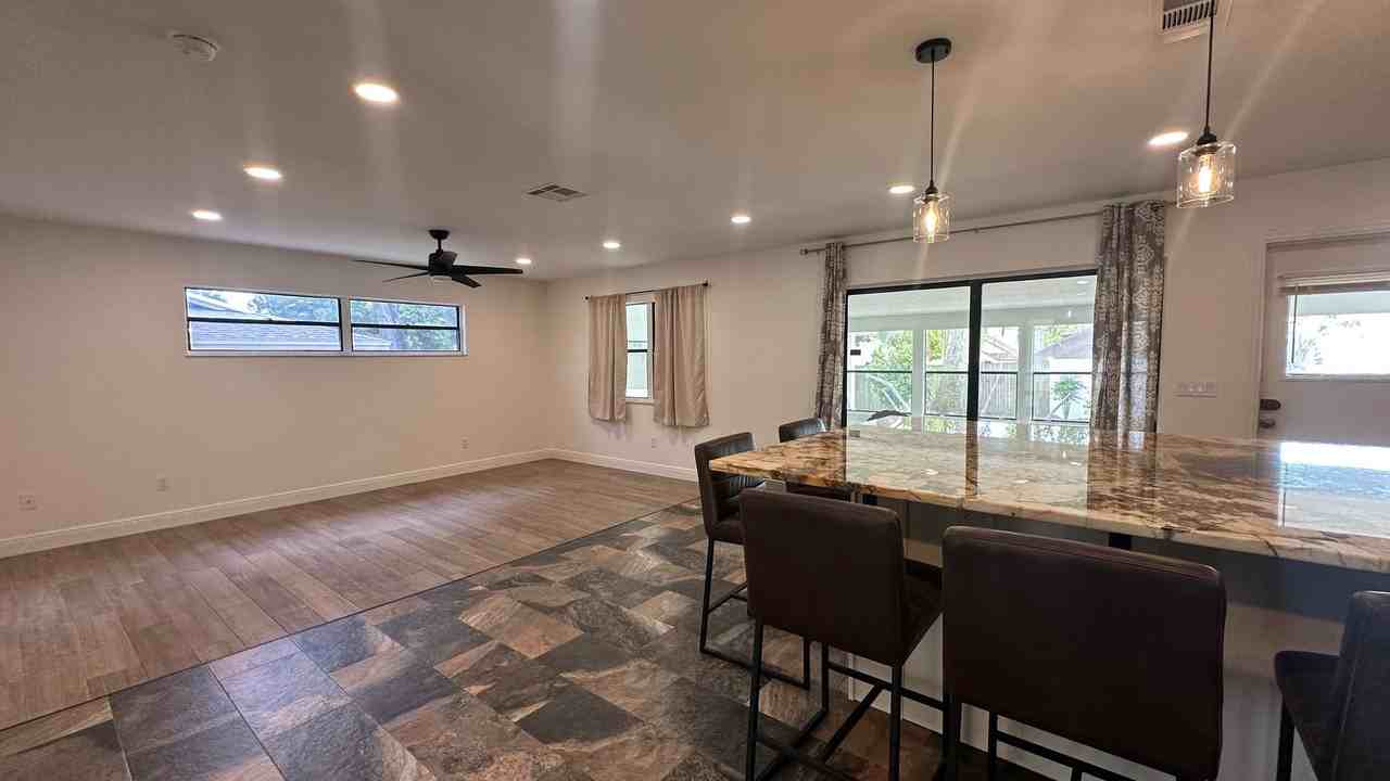 616 Iris St - Photo 6 of 31