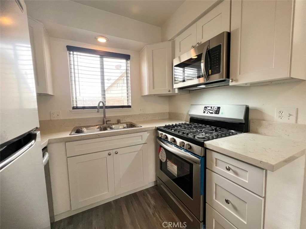 9912 Continental Dr - Photo 2 of 17