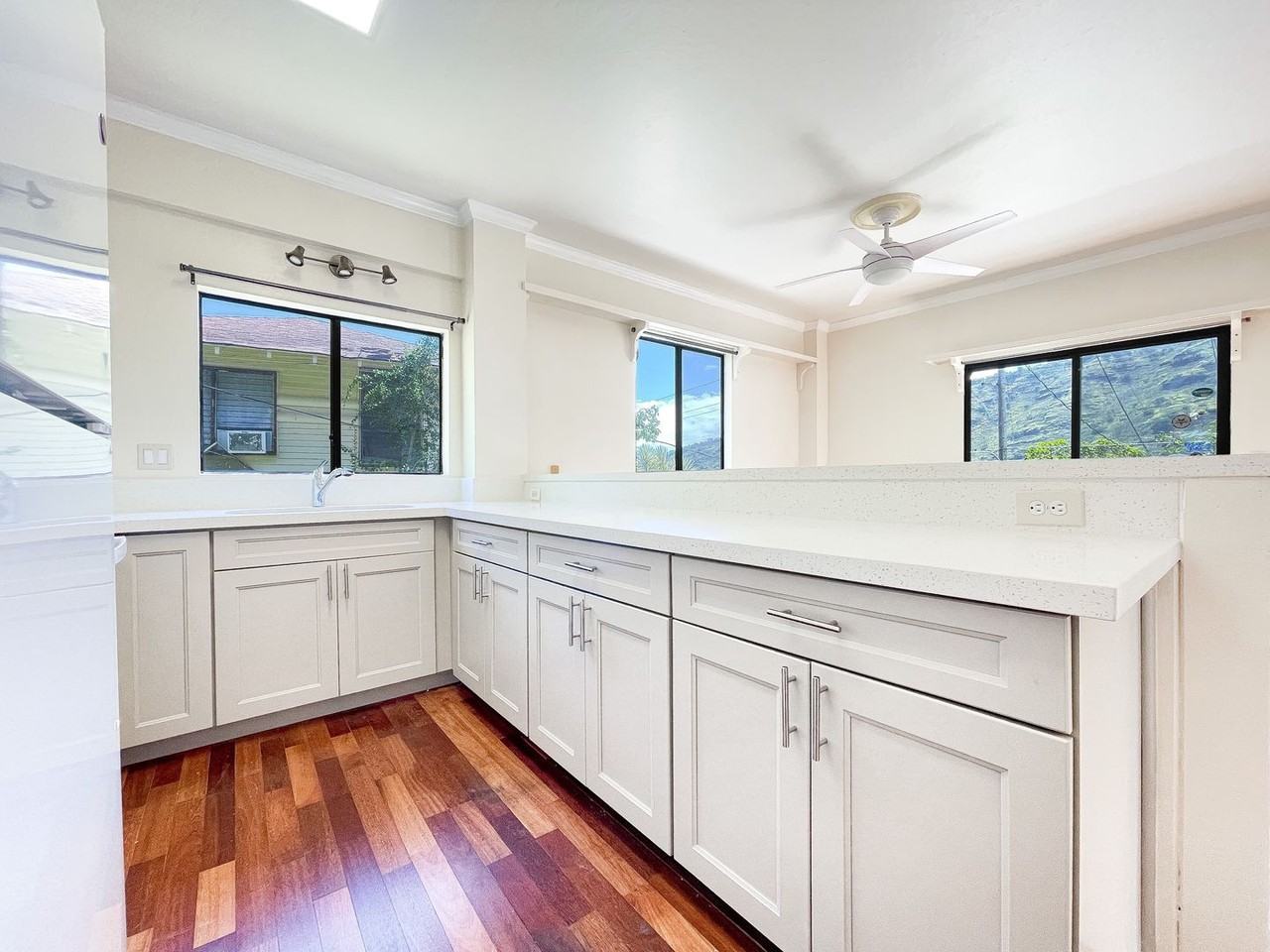 2047 10th Ave - Photo 3 of 13