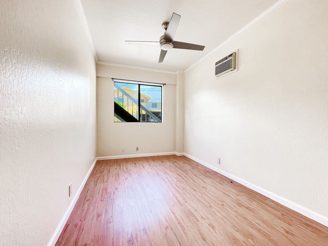 2047 10th Ave - Photo 7 of 13