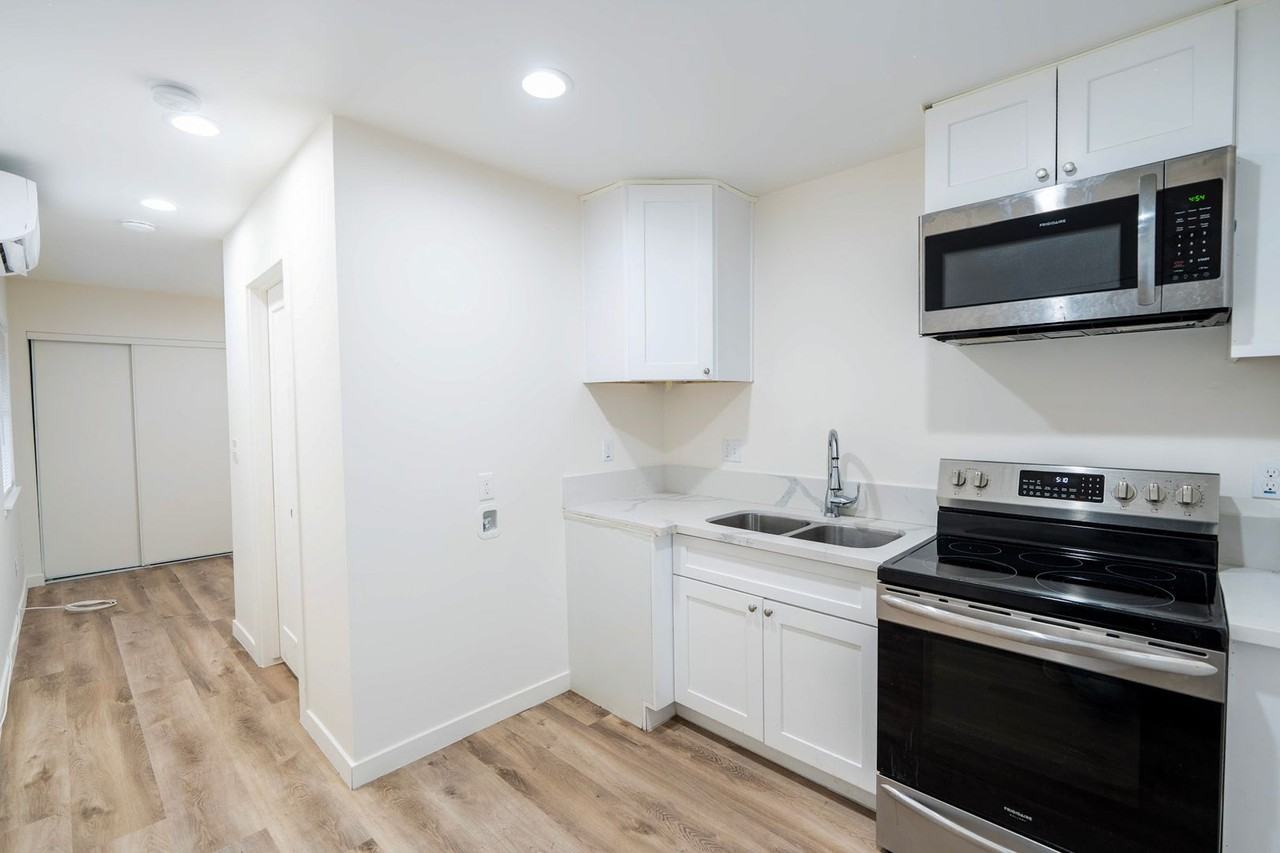 22824 Chambray Dr - Photo 2 of 10