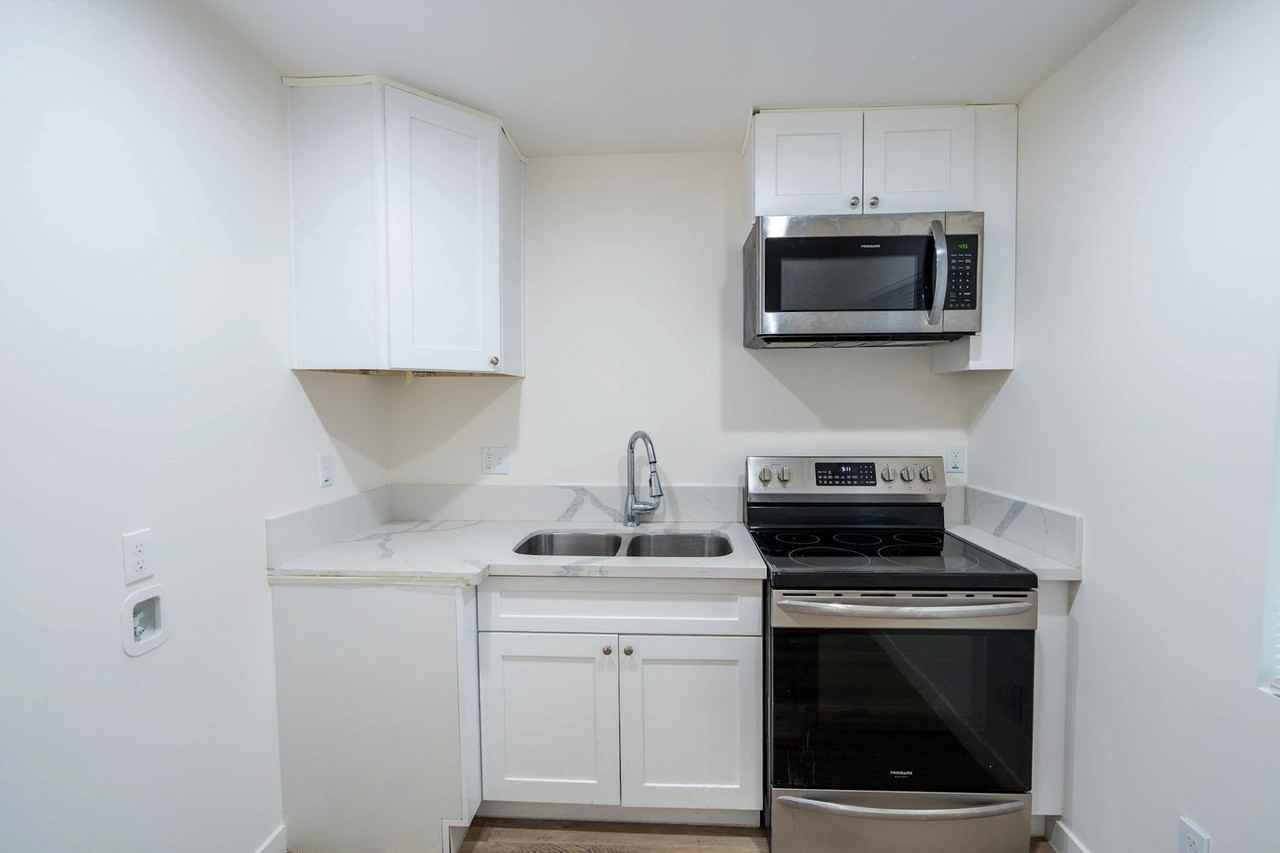 22824 Chambray Dr - Photo 3 of 10