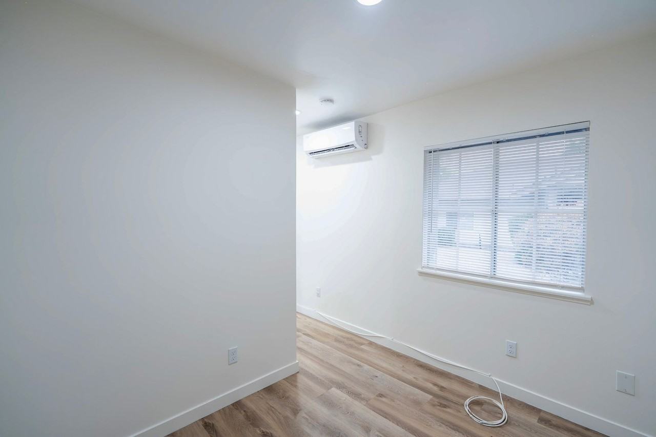22824 Chambray Dr - Photo 5 of 10