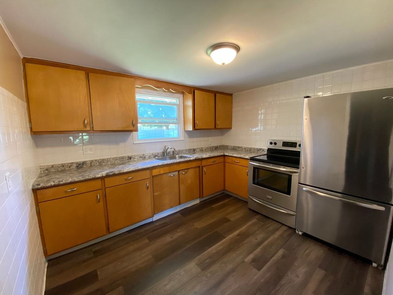 2221 8th St - Photo 2 of 13