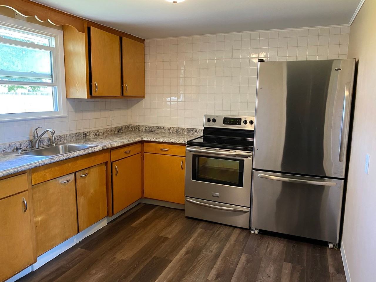 2221 8th St - Photo 3 of 13