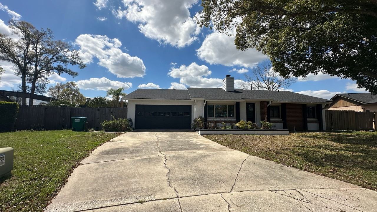 1000 Huntington Ct - Photo 2 of 29