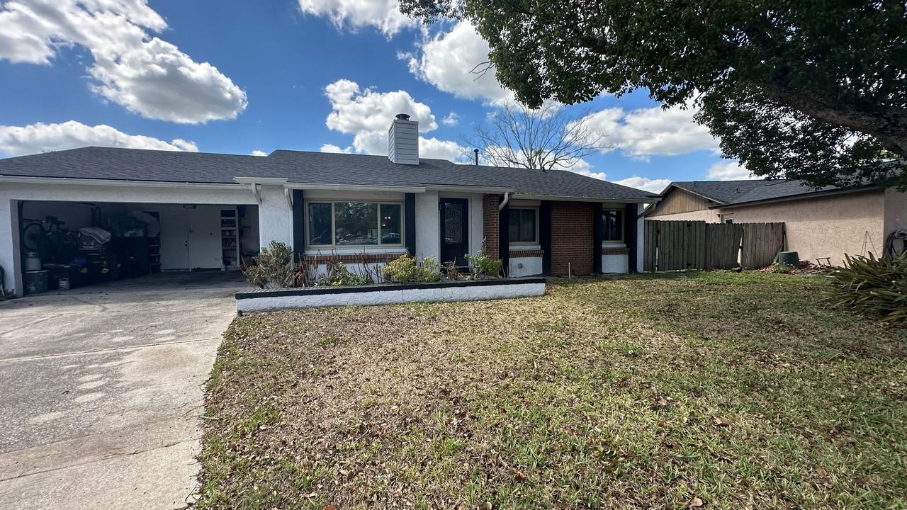1000 Huntington Ct - Photo 3 of 29