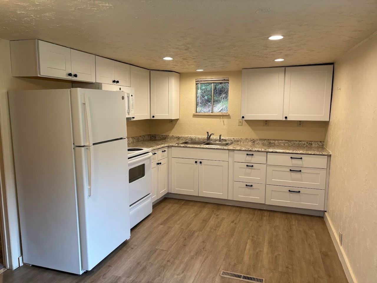 37 Delaware Rd - Photo 2 of 24