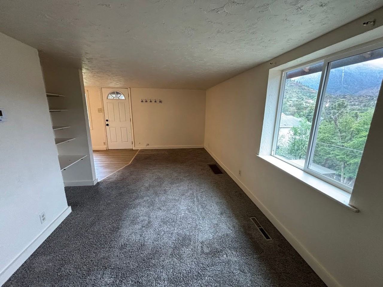 37 Delaware Rd - Photo 4 of 24