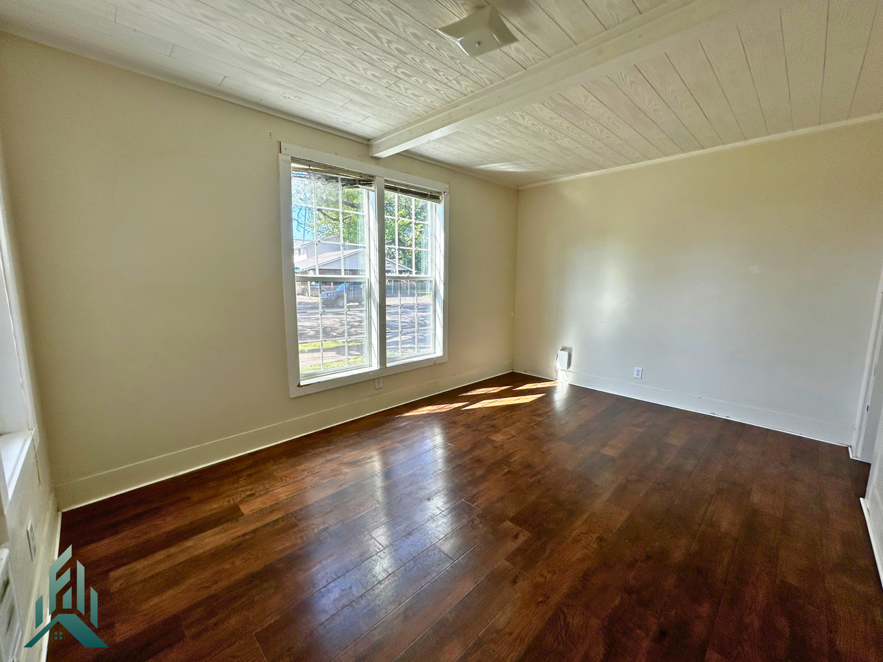 739 5th Ave Se - Photo 5 of 7