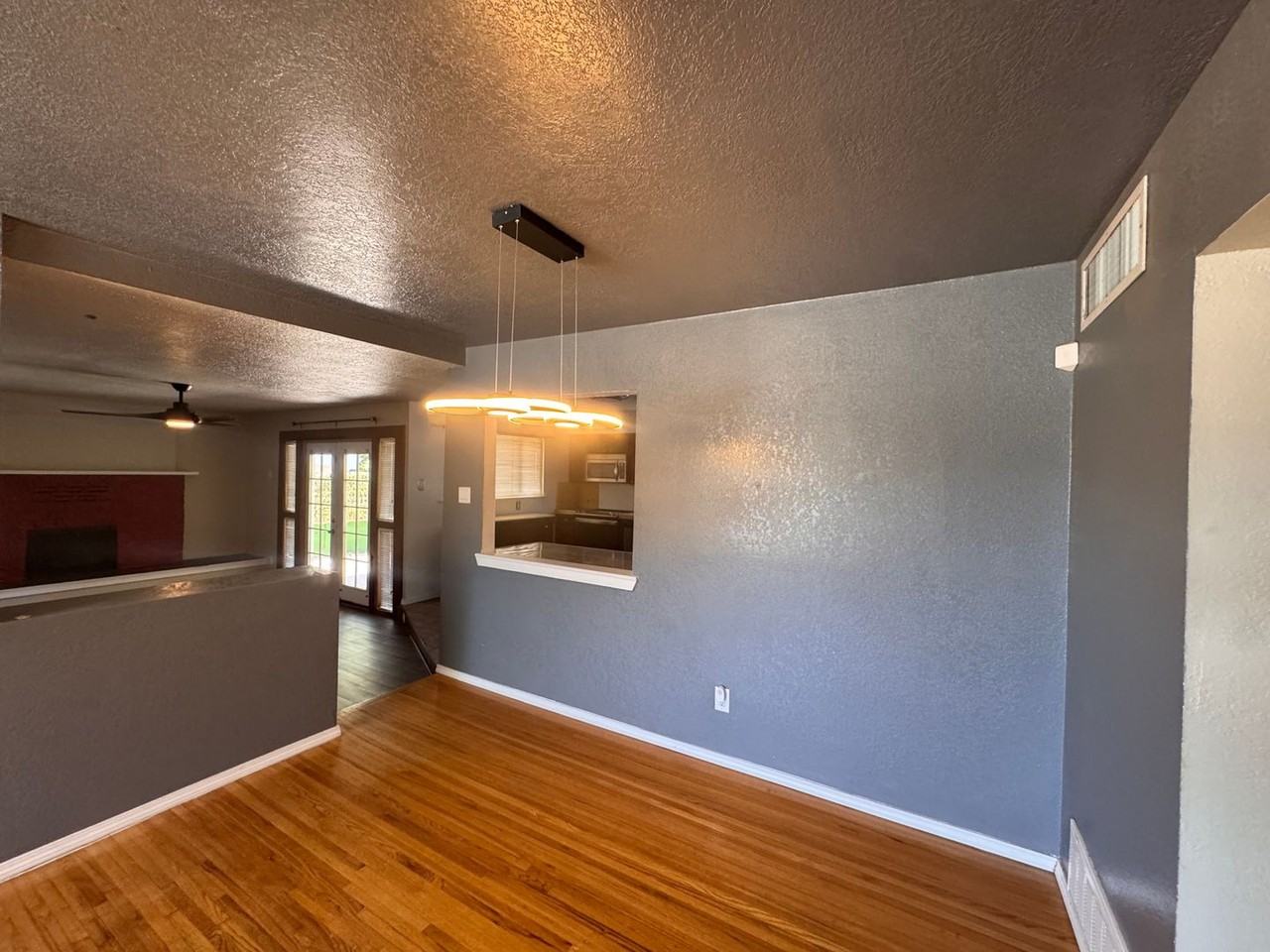 10211 Blume St Ne - Photo 5 of 17