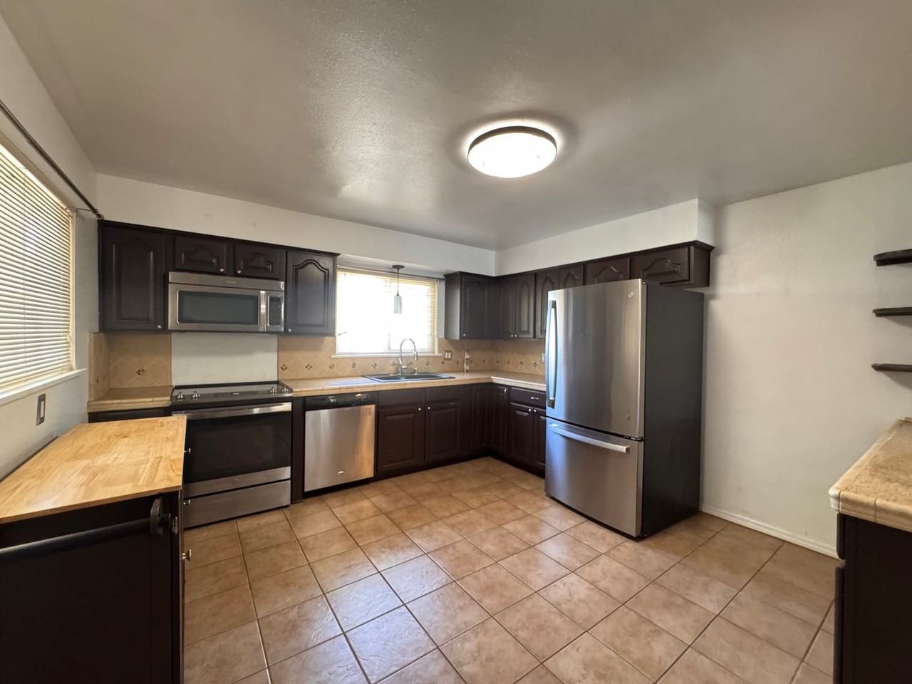 10211 Blume St Ne - Photo 7 of 17